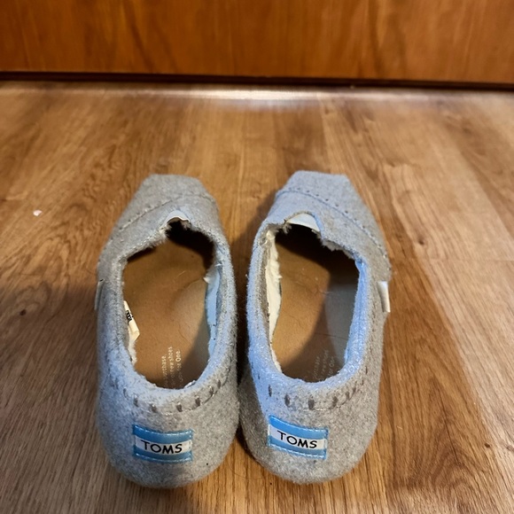 Toms - Picture 3 of 10